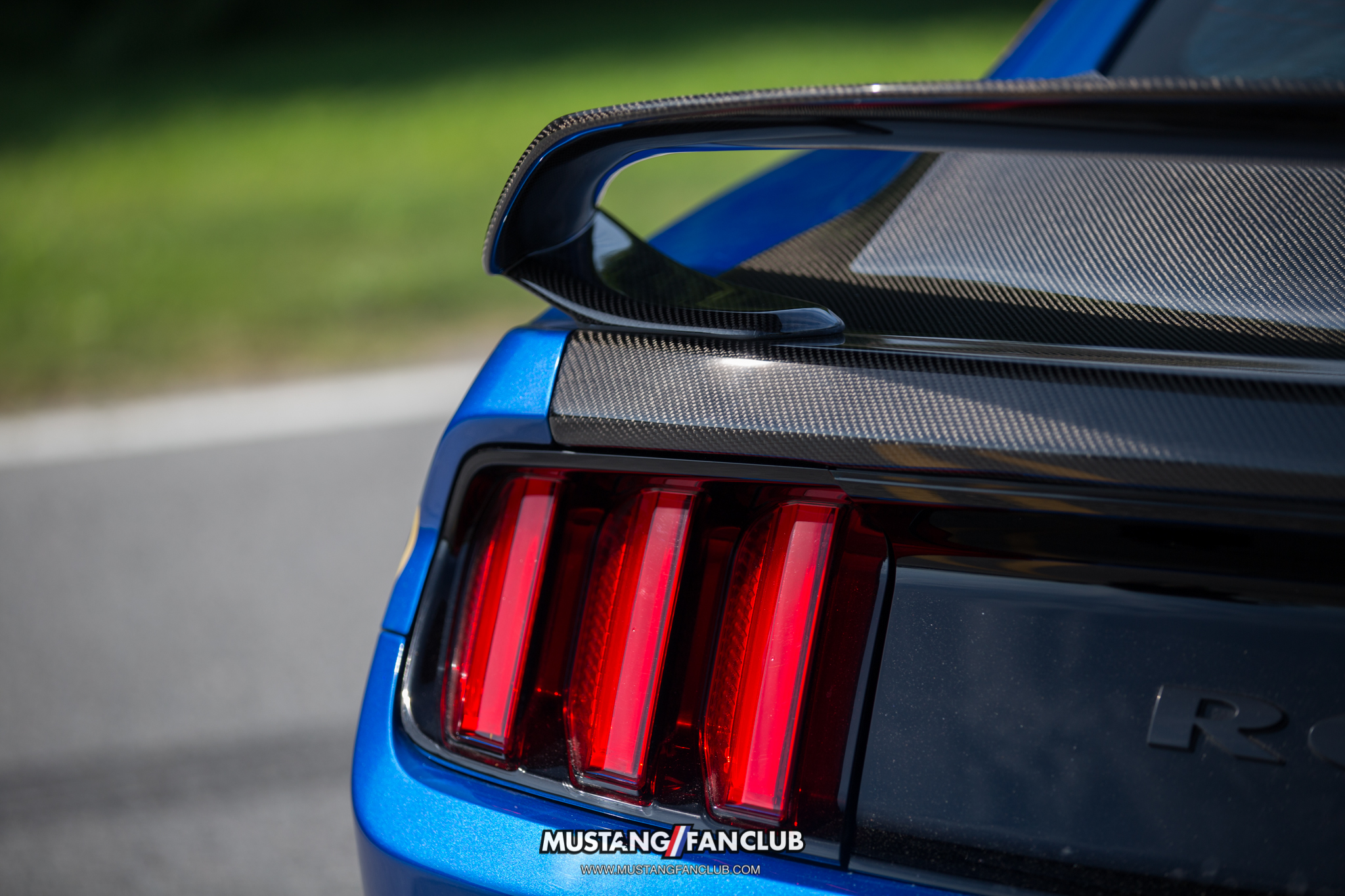 anderson composites carbon fiber gt350r spoiler trunk roush performance mustang fan club gold rush rally mustangfanclub