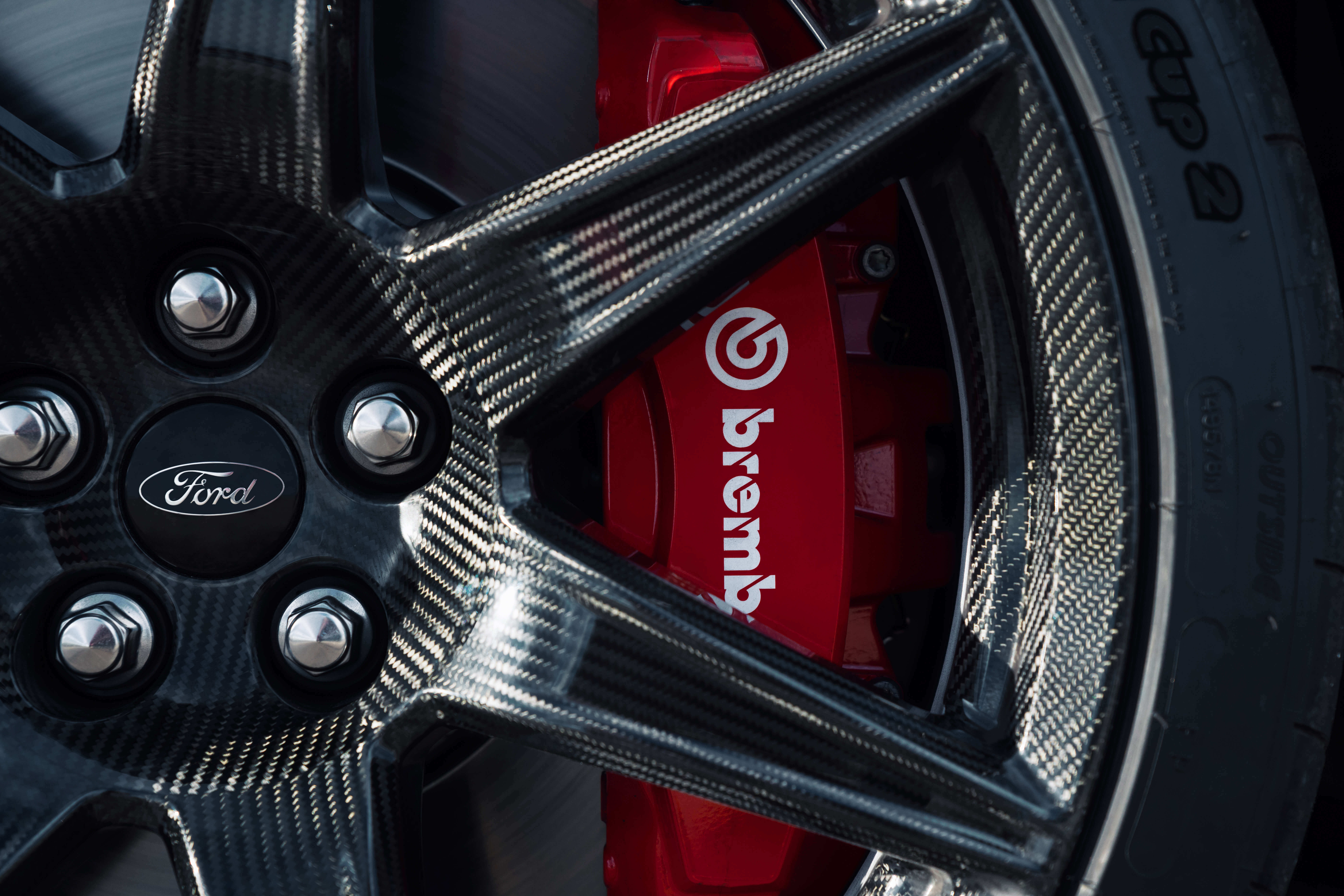 gt500 exposed carbon fiber wheel