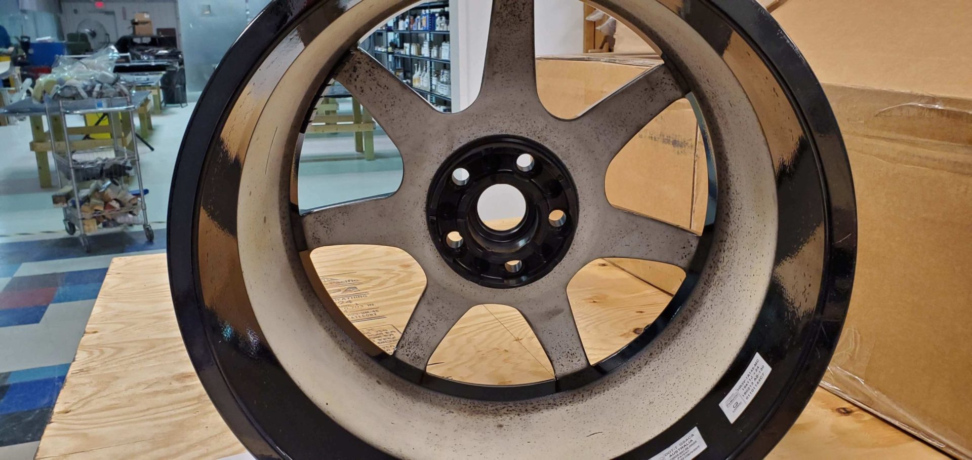 gt350r carbon fiber wheel